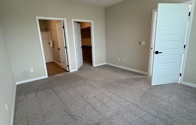 2 beds, 2 baths, 1,296 sqft, $1,979, Unit 401