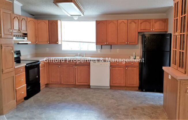 3 beds, 2 baths, $1,450