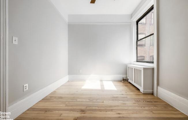 605 W 111 ST