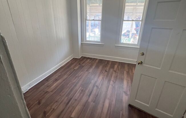 Second month HALF OFF! 1st Floor Spacious Efficiency Apartment-York City SD