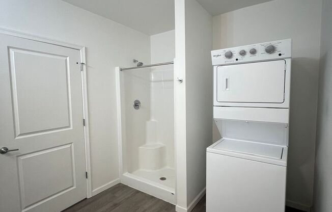 Studio, 1 bath, 700 sqft, $1,200, Unit Apt 211