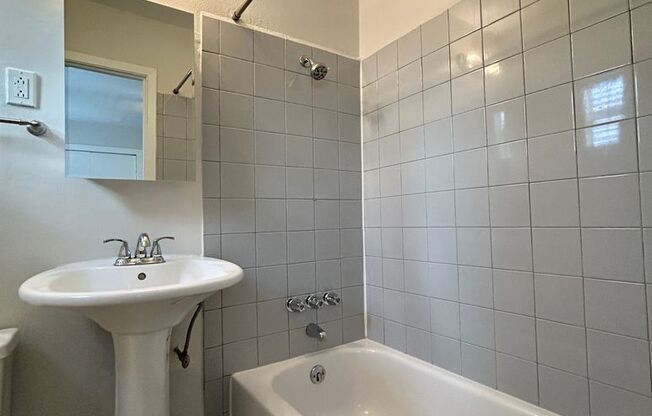 1 bed, 1 bath, $750, Unit SC512