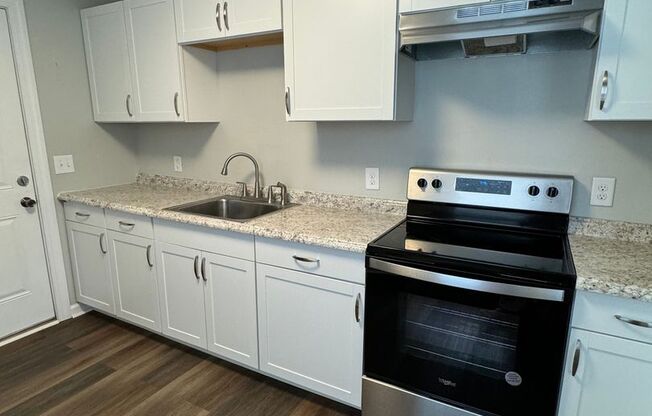 1 bed, 1 bath, 516 sqft, $795, Unit 4 Chestnut Dr