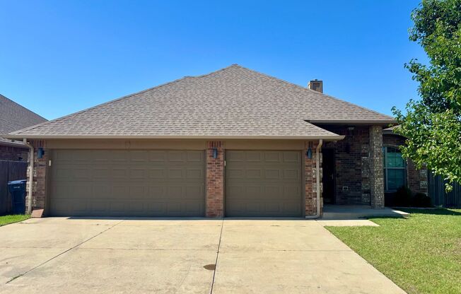 Wonderful 3 Bed 2 Bath Home in Yukon