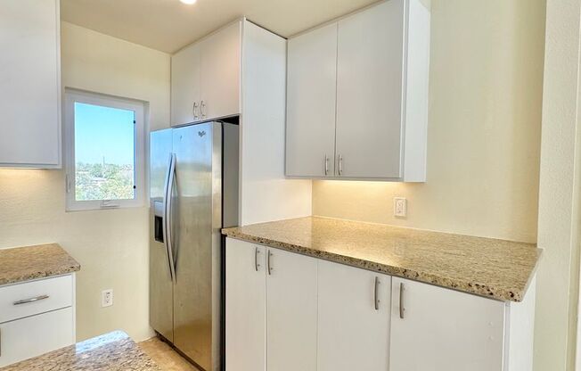 2 beds, 3 baths, $2,275, Unit C