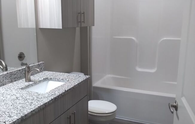 Studio, 1 bath, 497 sqft, $957, Unit 5710-2B NE 80th Ter
