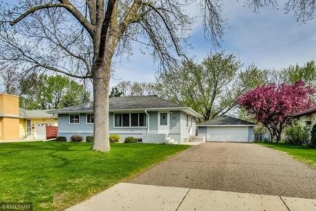 3800 Commodore Dr
