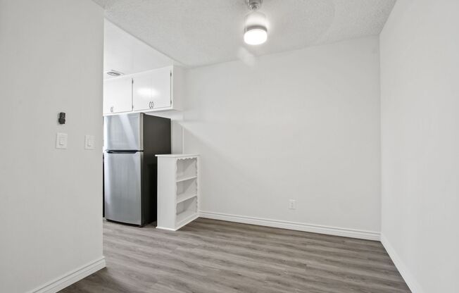 402 Montana Ave in Santa Monica - 4 blocks to the beach!