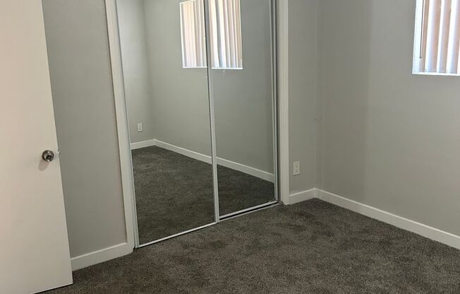 2 beds, 1 bath, 810 sqft, $1,195, Unit 76