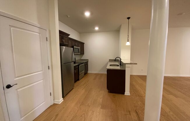 1 bed, 1 bath, 775 sqft, $1,550, Unit Apt 202