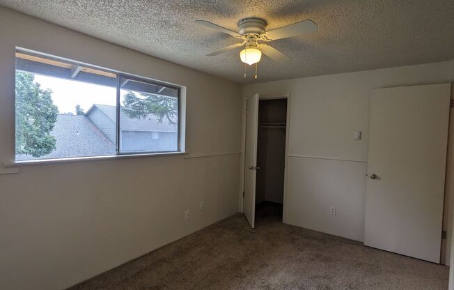 3 beds, 1.5 baths, 1,500 sqft, $1,893, Unit 2712-3