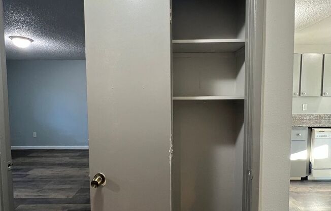 2 beds, 1 bath, 825 sqft, $1,300, Unit 306