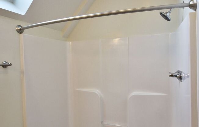 1 bed, 1 bath, 890 sqft, $1,555