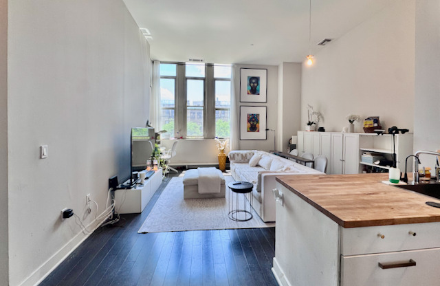 220 W 148 ST
