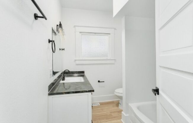 2216 N Proctor