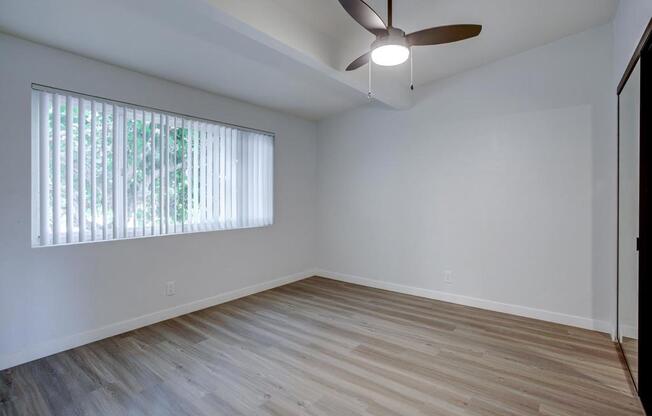 521 W 11 AVE