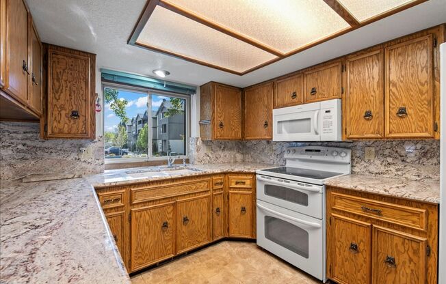 2 bedroom 2 bath townhome located on the Bench