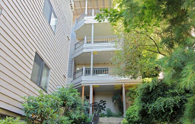 Stunning 2 Bedroom Goose Hollow Condo