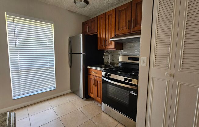 Studio, 1 bath, 450 sqft, $1,550, Unit 303
