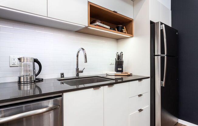 1 bed, 1 bath, 800 sqft, $3,200, Unit 416