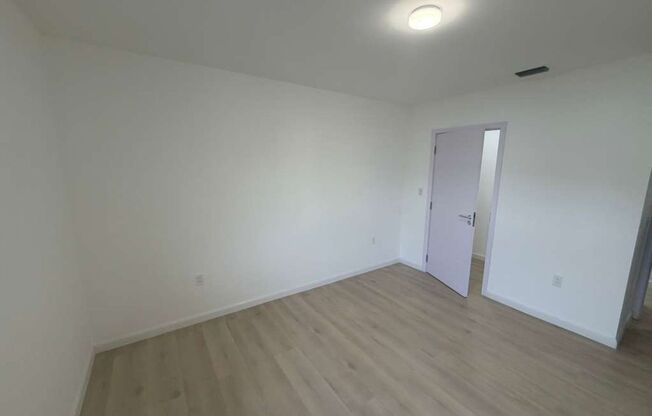 552 NW 7 ST