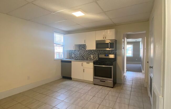 Spacious 1BR Apt now showing!