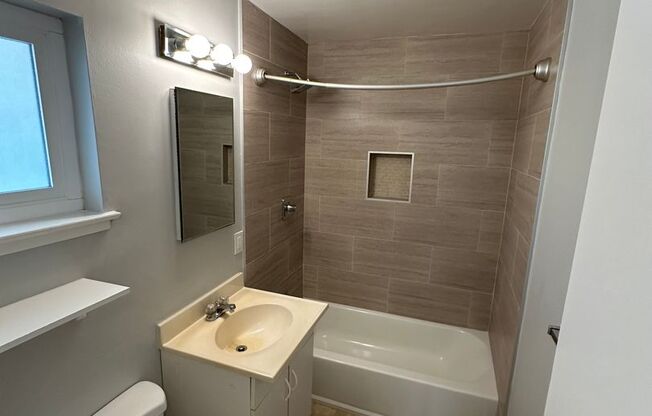 1 bed, 1 bath, 550 sqft, $2,300, Unit 4