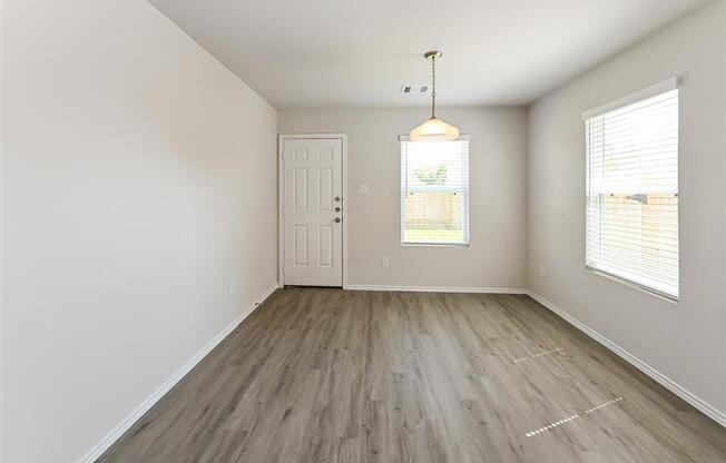 8614 DORIS OAKS CIR