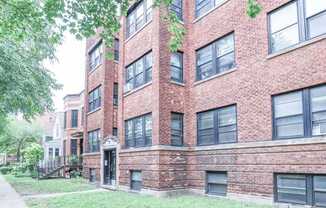 1539 W CORNELIA AVE