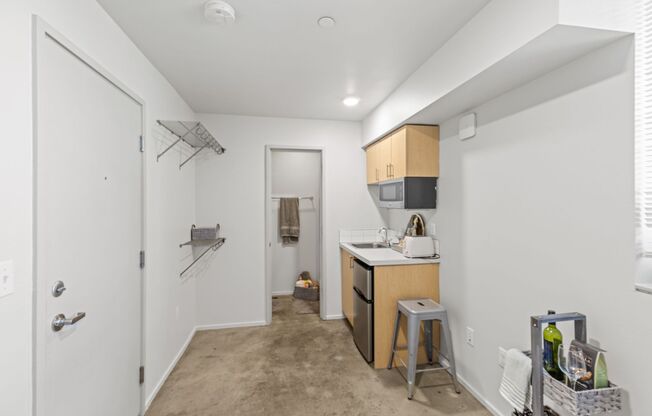 Studio, 1 bath, 122 sqft, $975