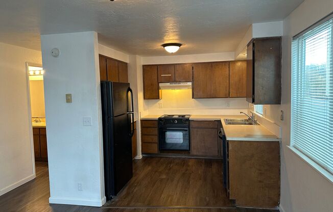 2 beds, 1 bath, 886 sqft, $1,395, Unit Unit #2