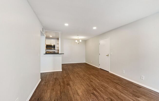2 beds, 2 baths, 850 sqft, $2,798, Unit 415