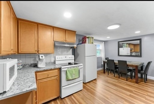 44 WOODLAWN AVE