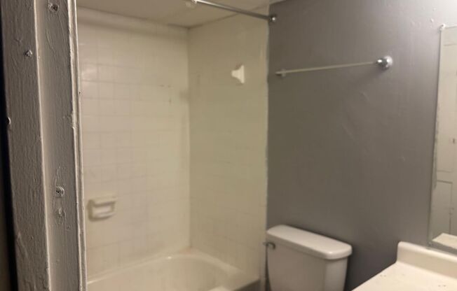 2 beds, 1 bath, 931 sqft, $850, Unit A3