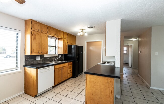 3 beds, 1 bath, $1,150