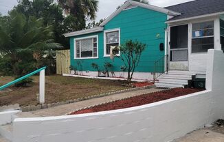 Cute 3 bedroom home 1 block from beach!