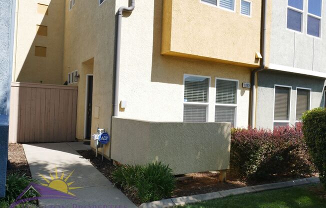 Unique 2 Bed 2 Bath 1,065sqft Condo in Rancho Cordova