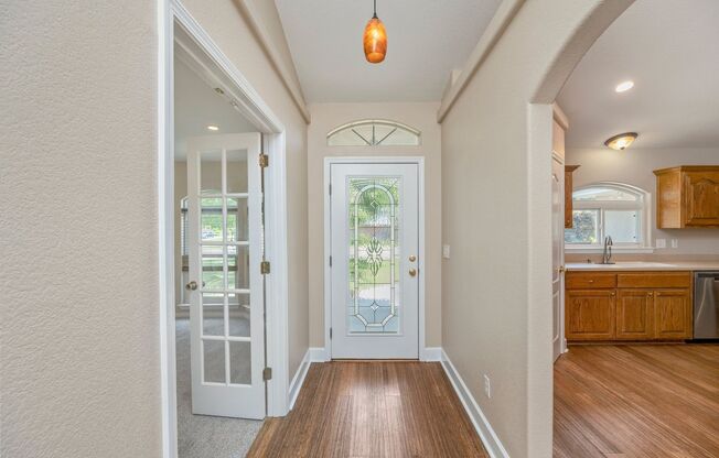 Spacious Home in Navarre!