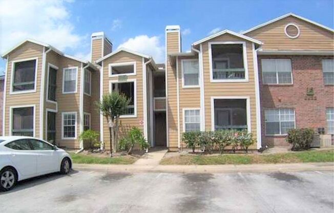 ORLANDO: Regency Gardens, AVAILABLE  NOW! 1st FULL month's rent free!