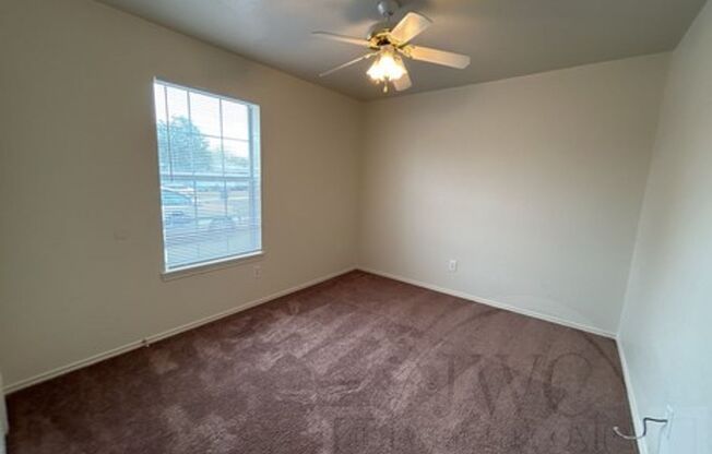 3 beds, 2 baths, $875, Unit 3307 Toledo Unit A