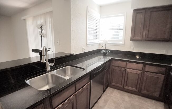 Gorgeous first floor 2/2 condo x Rent @  Winter Park in front of Full Sail!