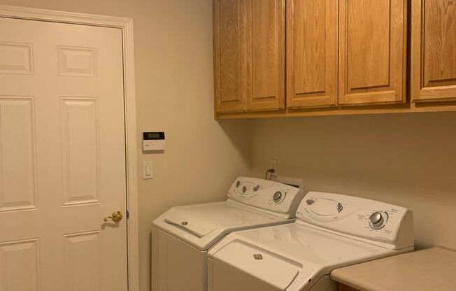 3BD 2BTH w/2 Car Garage & Landscaped Yard