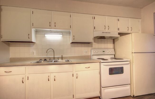 3 beds, 1.5 baths, 1,000 sqft, $1,125, Unit 1527-01