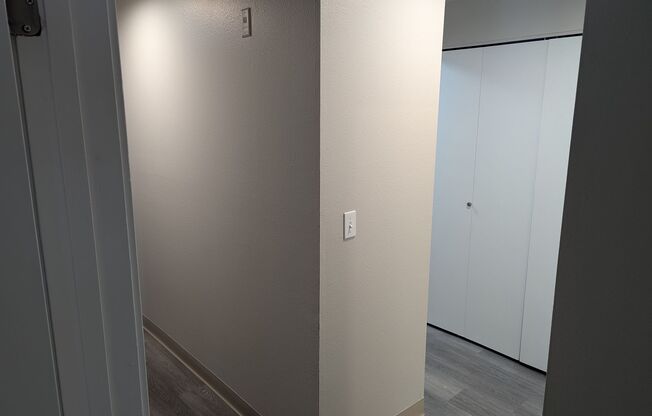 2 beds, 1 bath, 886 sqft, $1,875, Unit J201