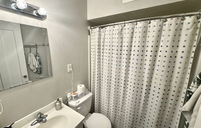 3 beds, 1 bath, 1,000 sqft, $1,500, Unit Unit 3