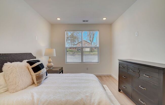 2 beds, 2 baths, 996 sqft, $1,425, Unit 312