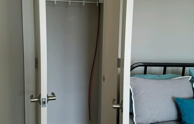 Studio, 1 bath, 369 sqft, $870, Unit F-306
