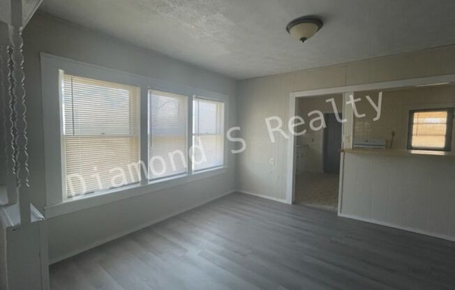 2 beds, 1 bath, $899