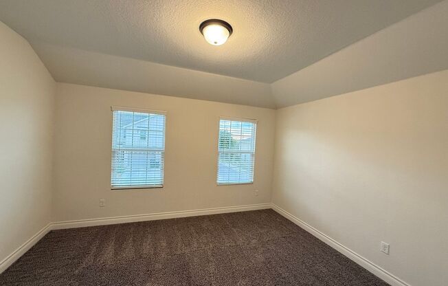 3 beds, 2.5 baths, $1,525, Unit 337 Untermaier St