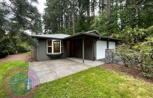 Lake Oswego! Lake Grove Ranch, Beautiful Outdoor Living Space, Park Like Setting! Single Level Ranch Style
